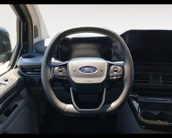 Ford Tourneo Custom view 12