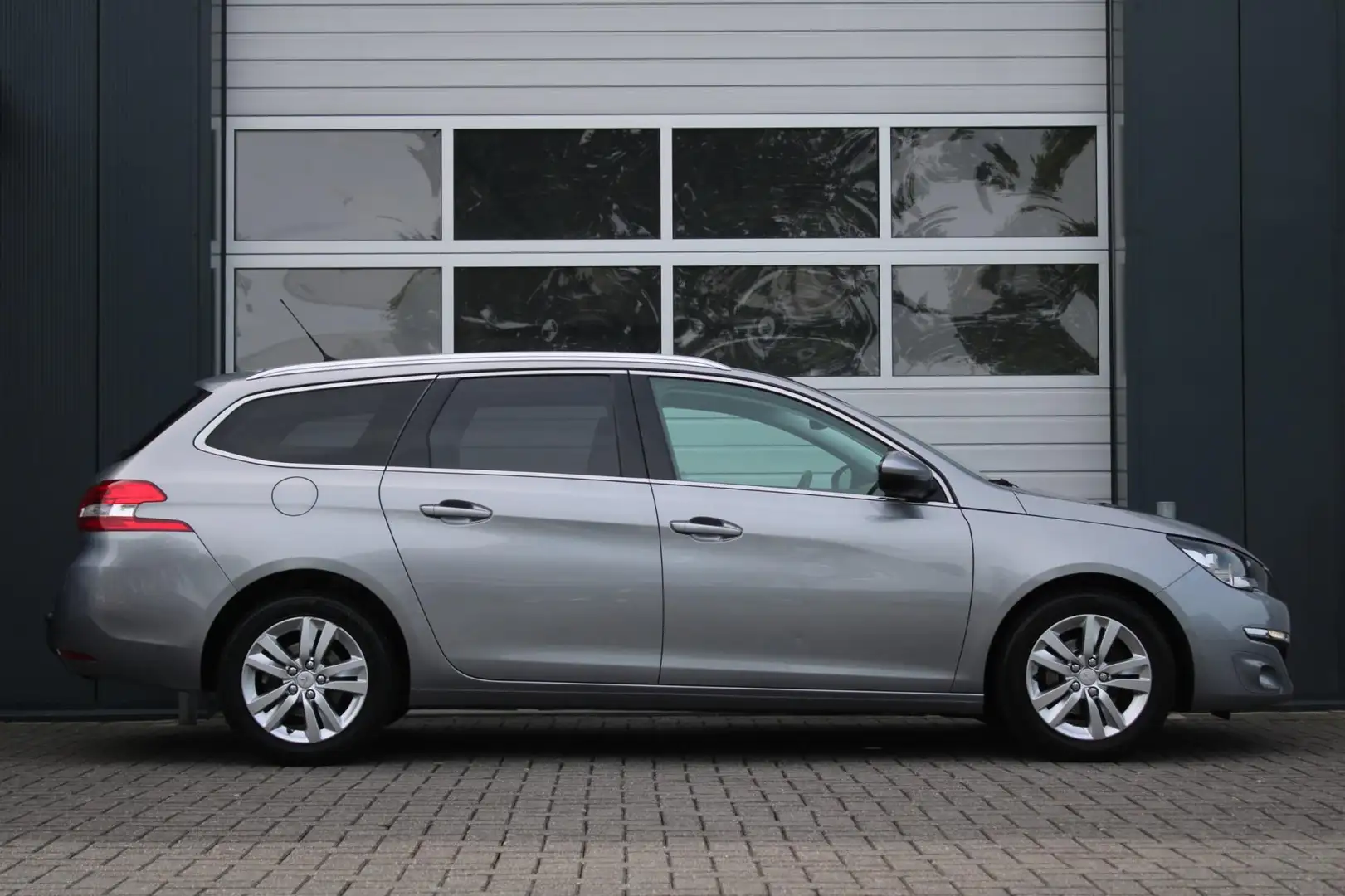 Peugeot 308 SW 1.6 BlueHDI Blue Lease Executive Clima/Cruise/N Grijs - 2
