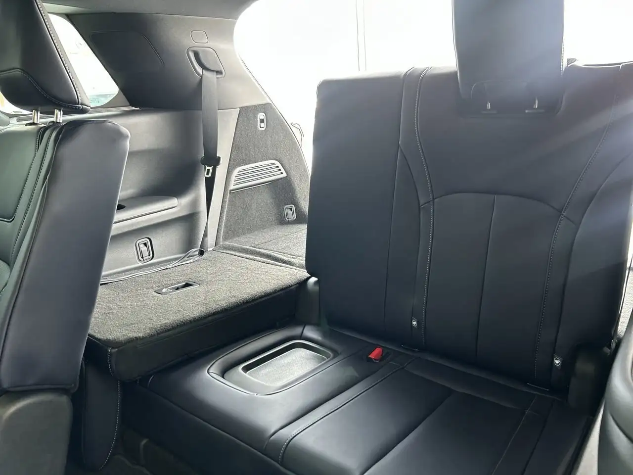 Infiniti QX60 снимка Infiniti QX60