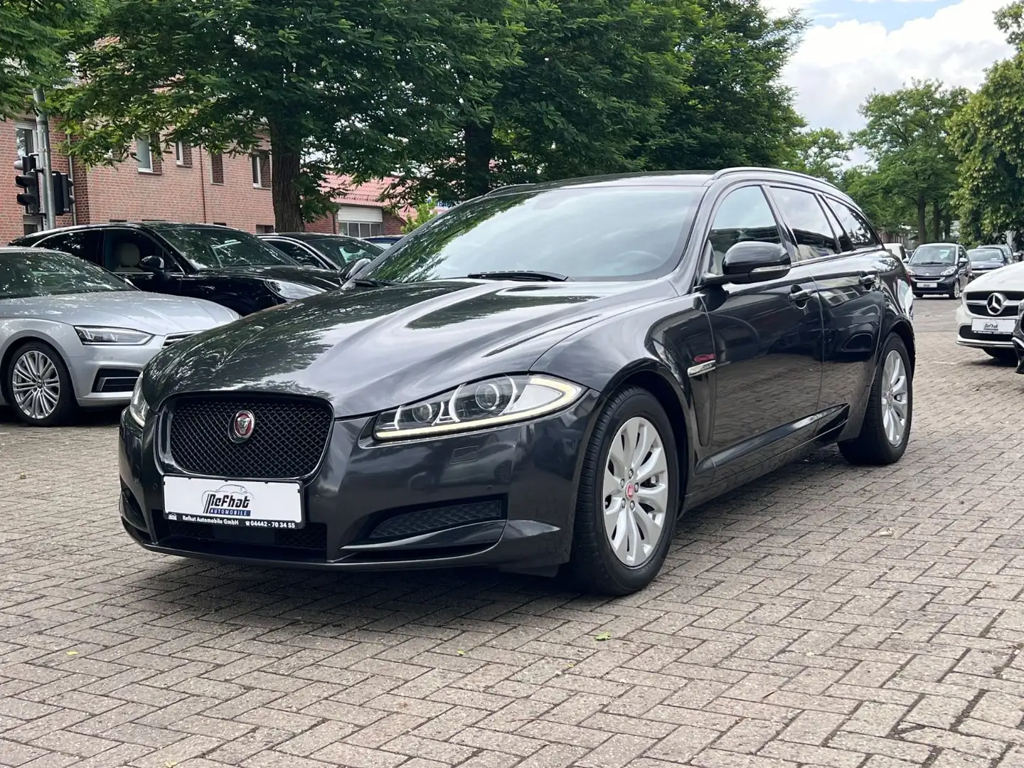Jaguar XF Sportbrake 2.2 Diesel*PDC*NAVI*SHZ*MFKL* Grau - 2