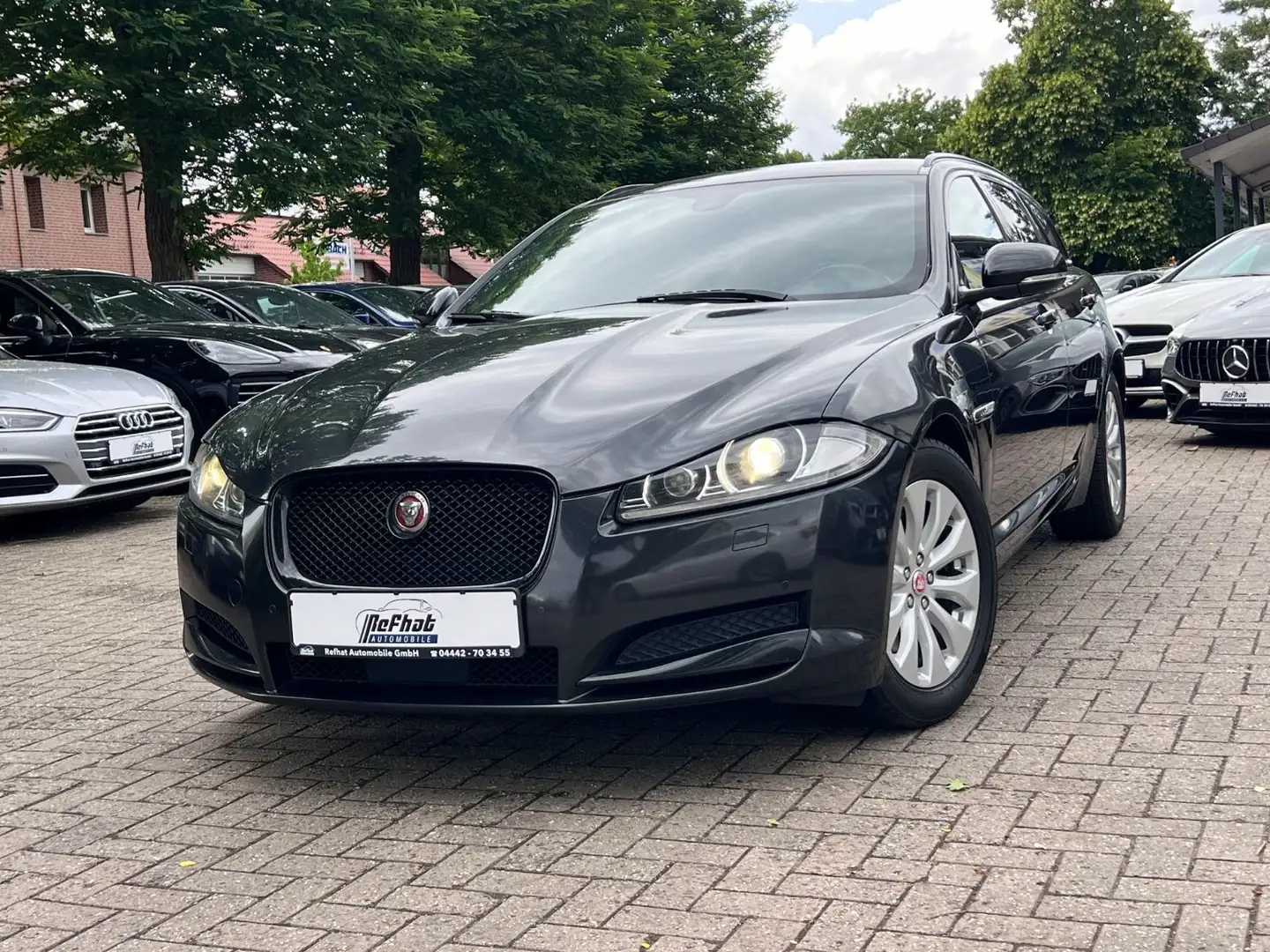 Jaguar XF Sportbrake 2.2 Diesel*PDC*NAVI*SHZ*MFKL* Grau - 1