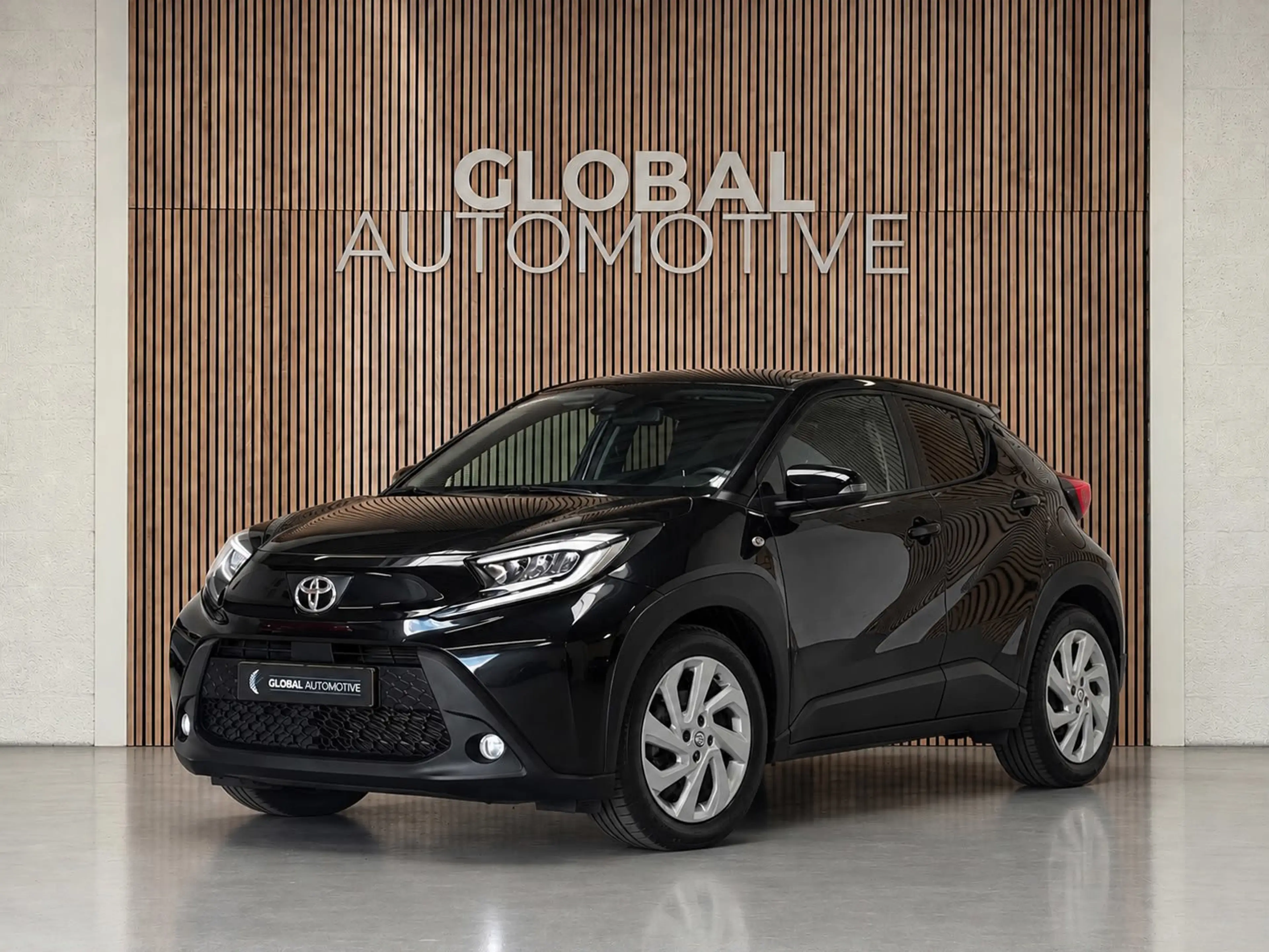 Toyota Aygo X 1.0 VVT-i MT first - CAMERA - 17'' - CLIMATE CONTR