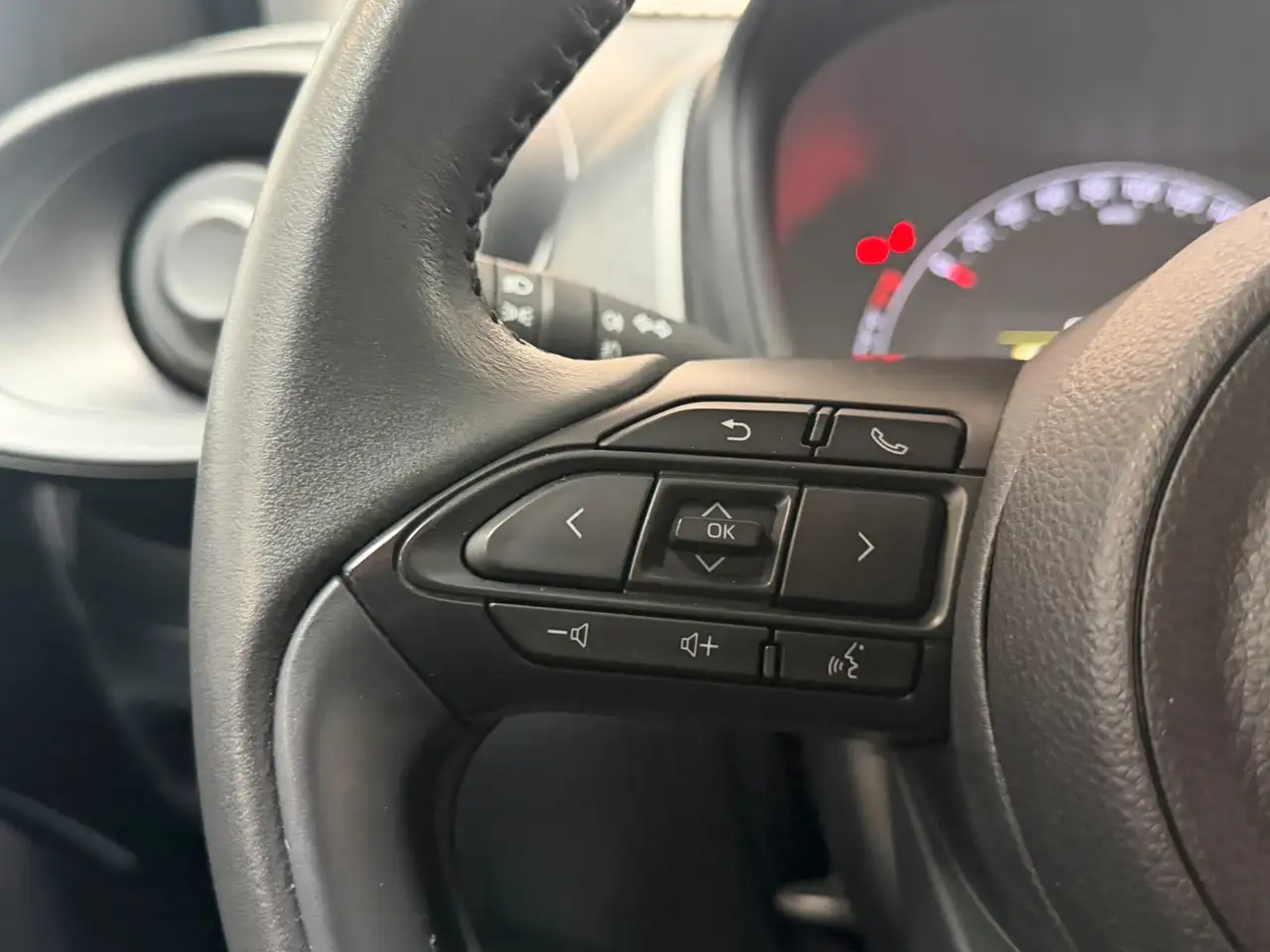 Toyota Aygo X 1.0 VVT-i MT first CAMERA 17'' CLIMATE CONTR, миниатюра 26