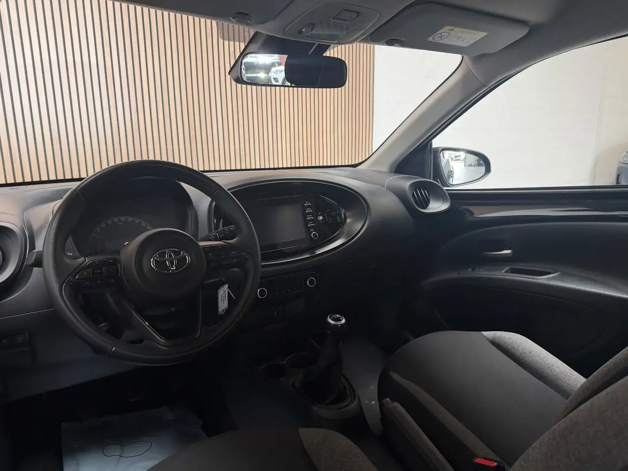 Toyota Aygo X 1.0 VVT-i MT first CAMERA 17'' CLIMATE CONTR, миниатюра 28