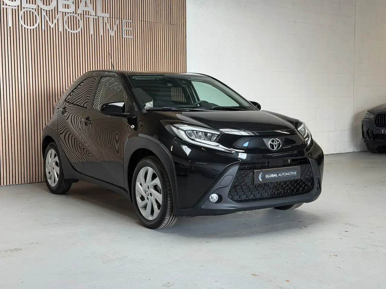 Toyota Aygo X 1.0 VVT-i MT first CAMERA 17'' CLIMATE CONTR, миниатюра 2