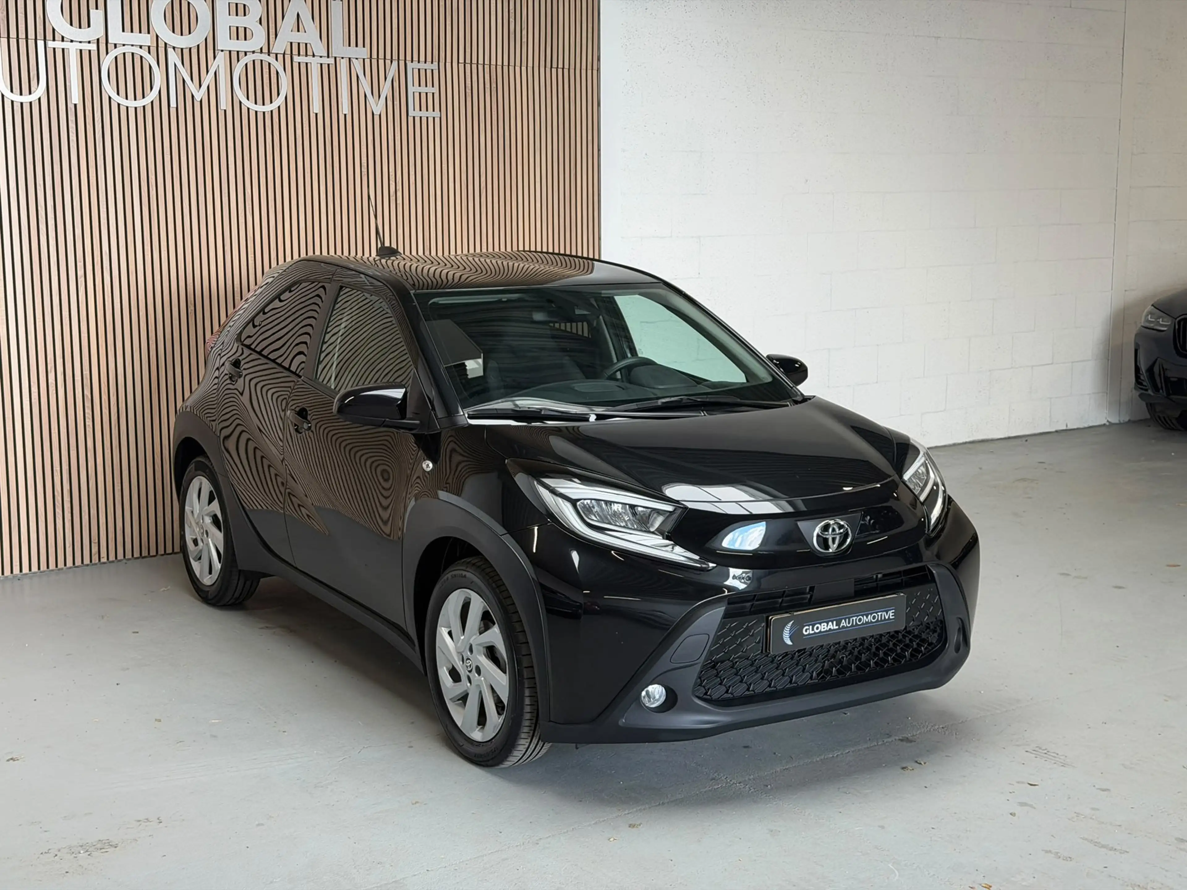 Toyota Aygo X 1.0 VVT-i MT first - CAMERA - 17'' - CLIMATE CONTR — photo 9