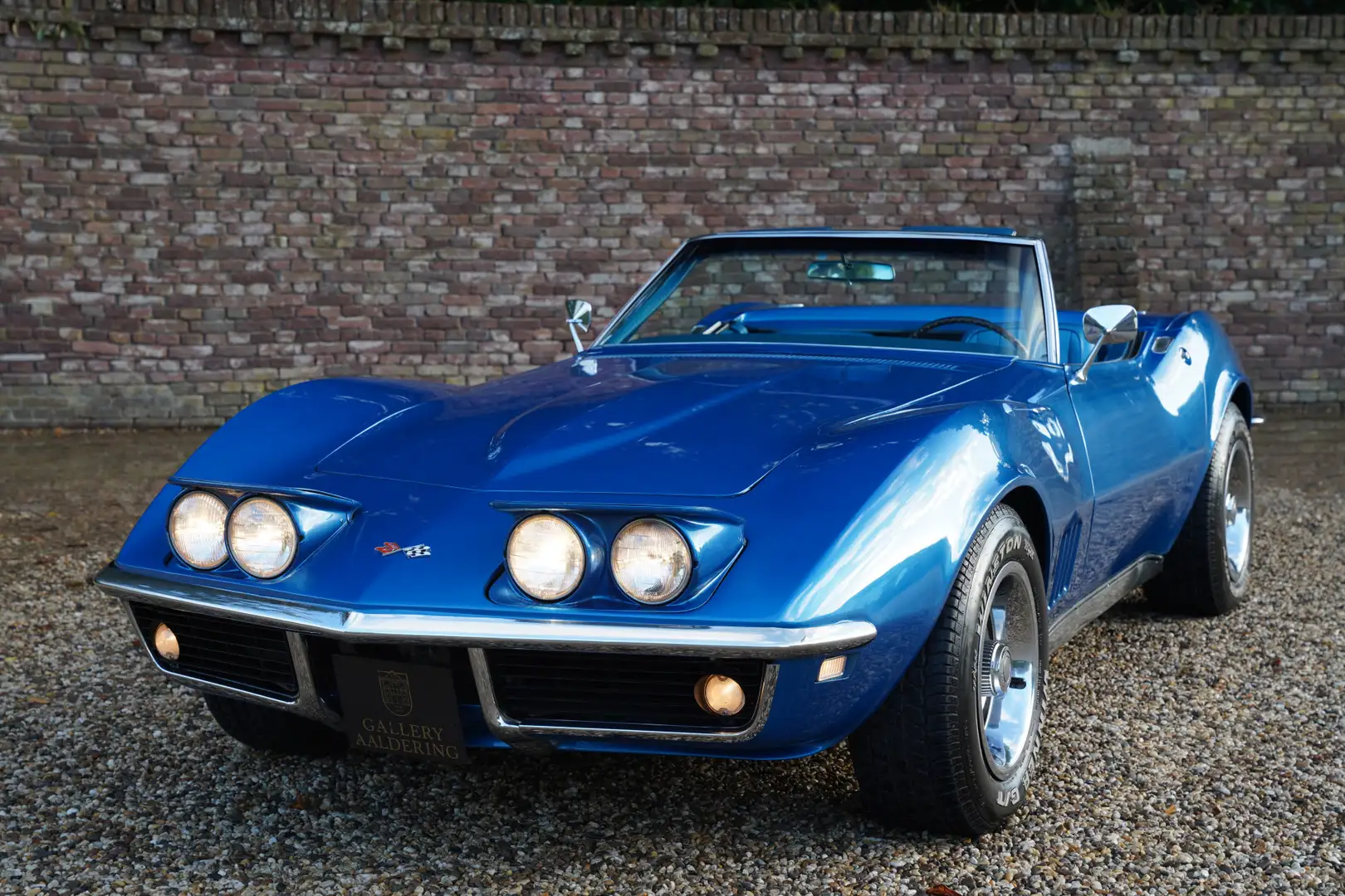 Corvette C3 Convertible 327 Restored condition, Since 2007 in Bleu - 1