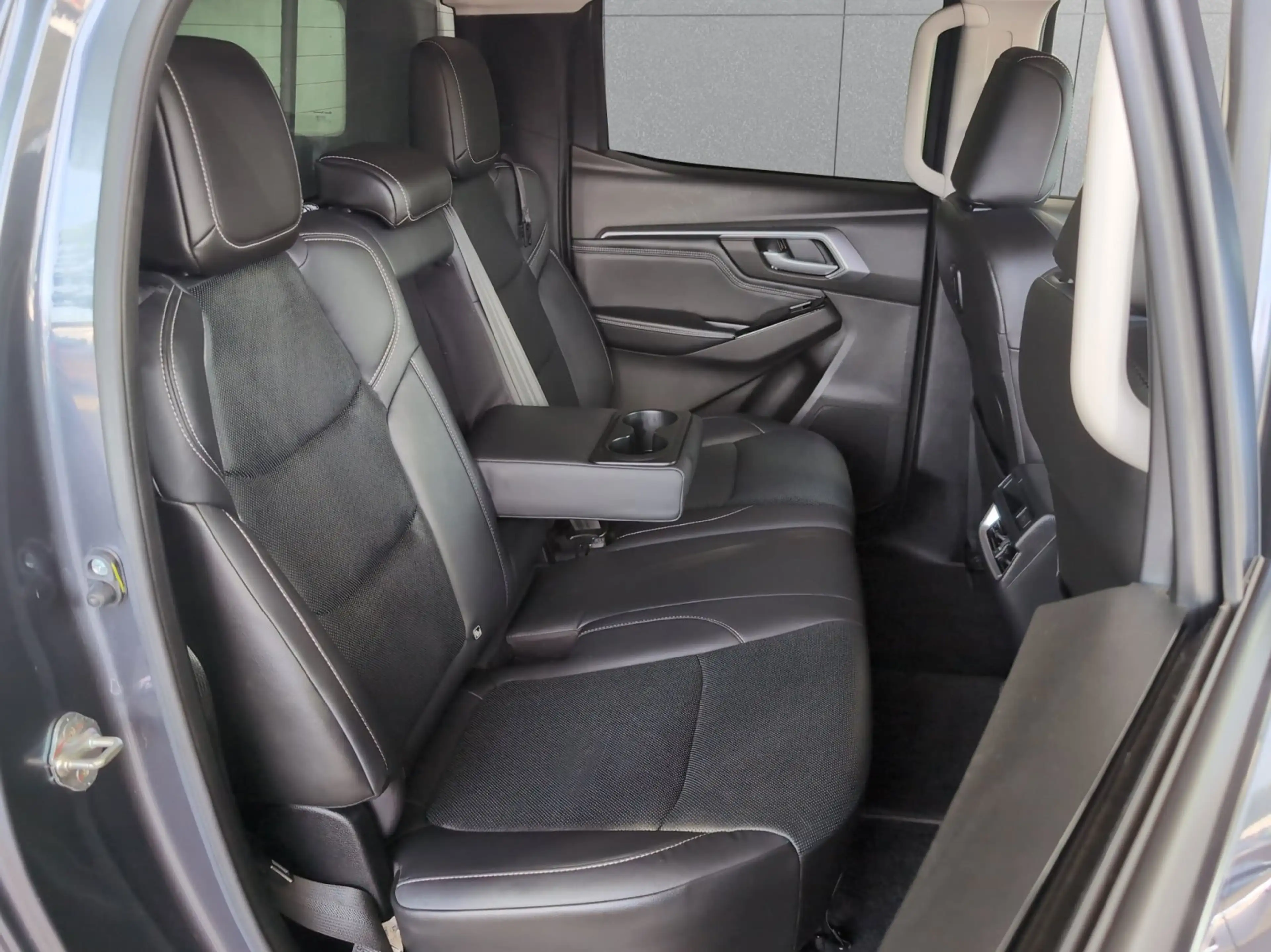 Isuzu D-Max 2.2 TD 4WD LSE DoKa/Hardtop/AHK/Kamera/DAB/MwSt. — photo 7