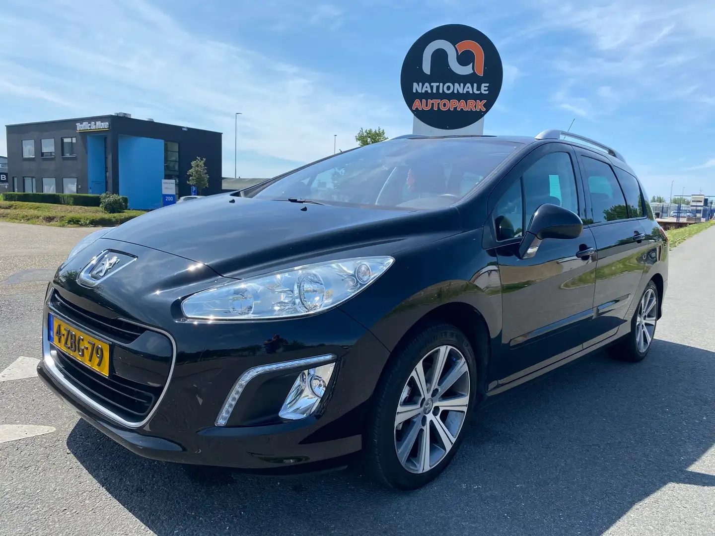 Peugeot 308 SW 2014 * 1.6 THP Allure 7p * AUTOMAAT * PANORAMA Zwart - 1