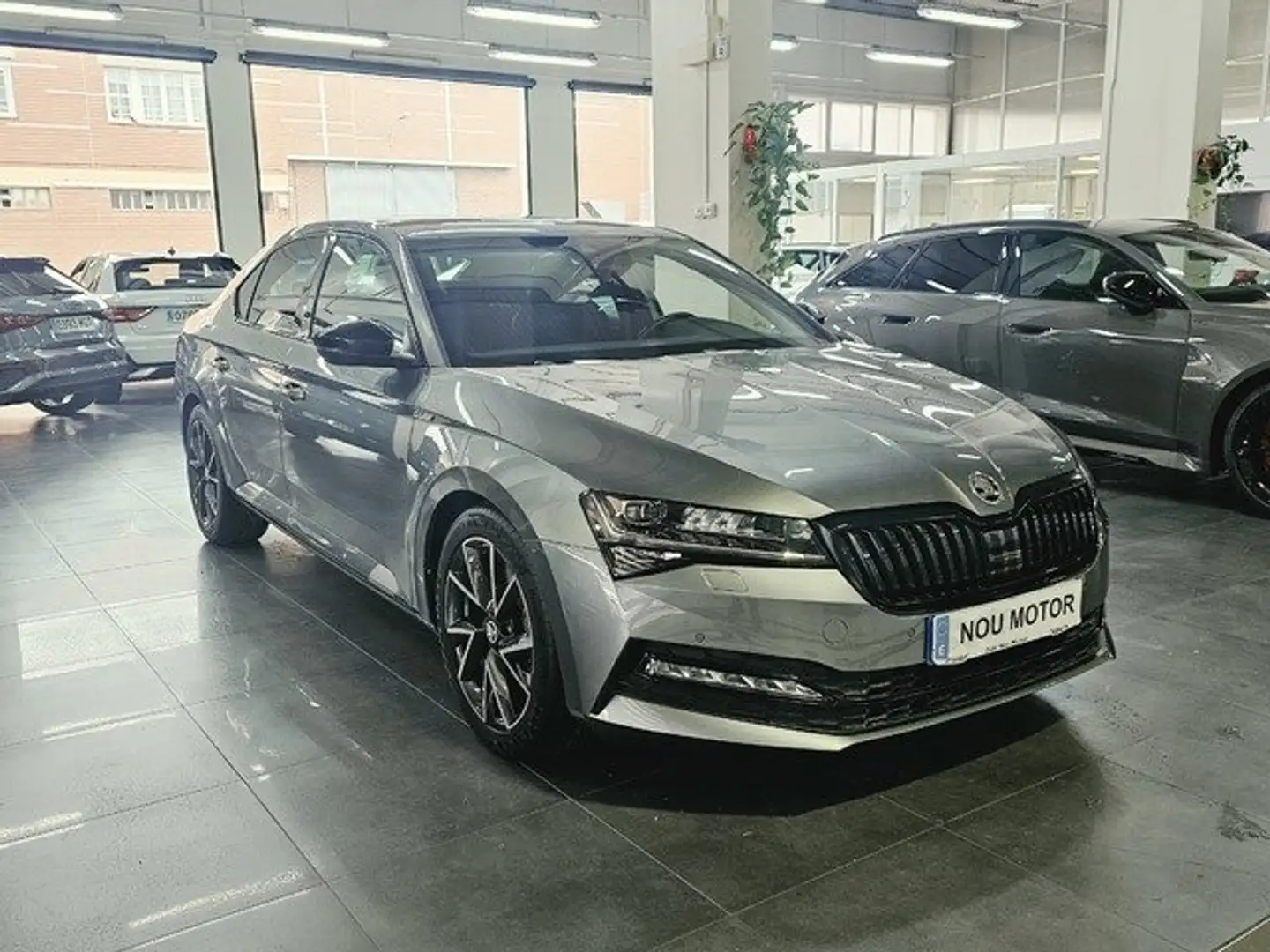 Skoda Superb 2.0TDI AdBlue SportLine DSG 110kW Gris - 2