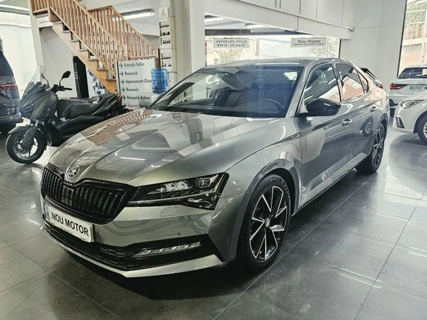 Skoda Superb 2.0TDI AdBlue SportLine DSG 110kW Gris - 1