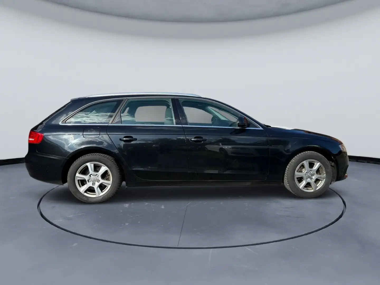 Audi A4 Avant Attraction Schwarz - 2
