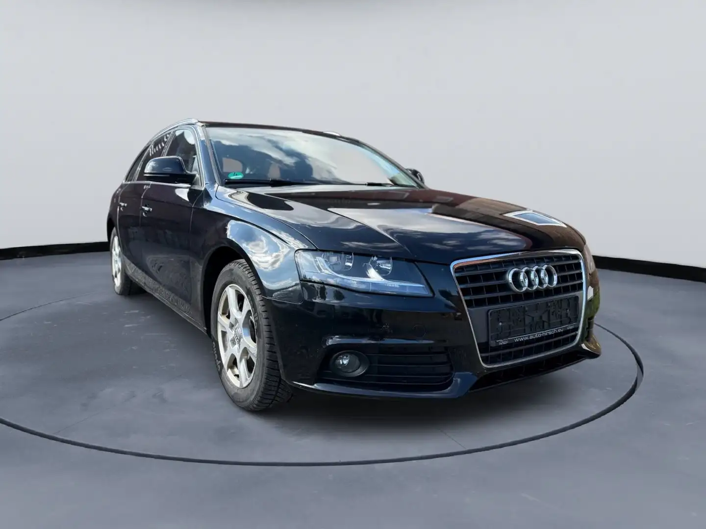 Audi A4 Avant Attraction Schwarz - 1