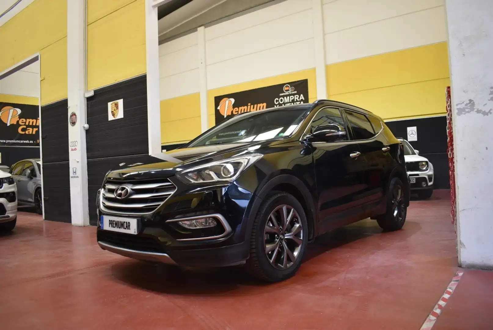 Hyundai SANTA FE Grand 2.2CRDi Style 4x4 Aut. 200 Zwart - 1