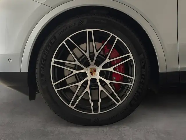Porsche Cayenne view 9