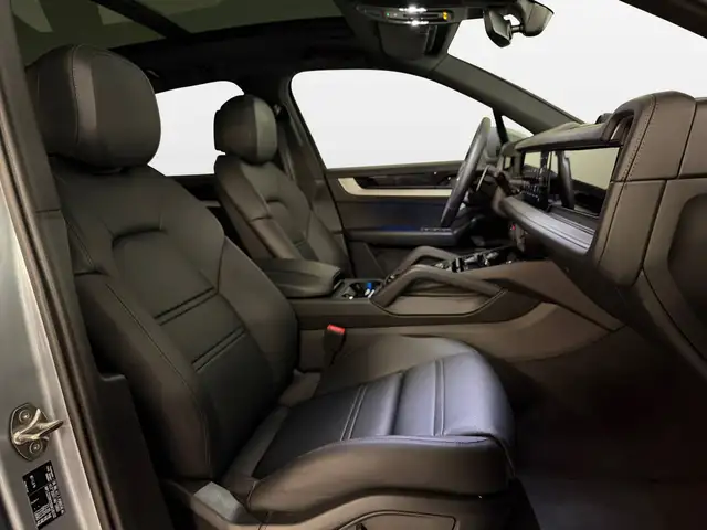 Porsche Cayenne view 15