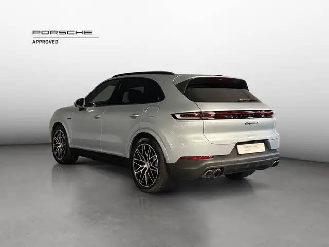 Porsche Cayenne view 3