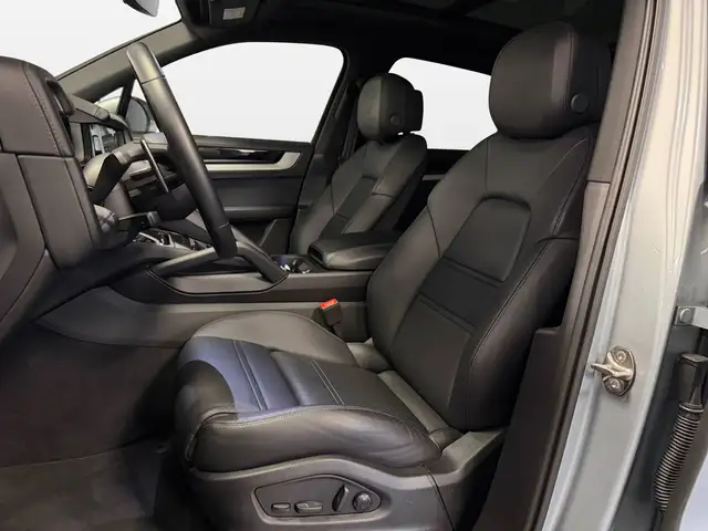 Porsche Cayenne view 14