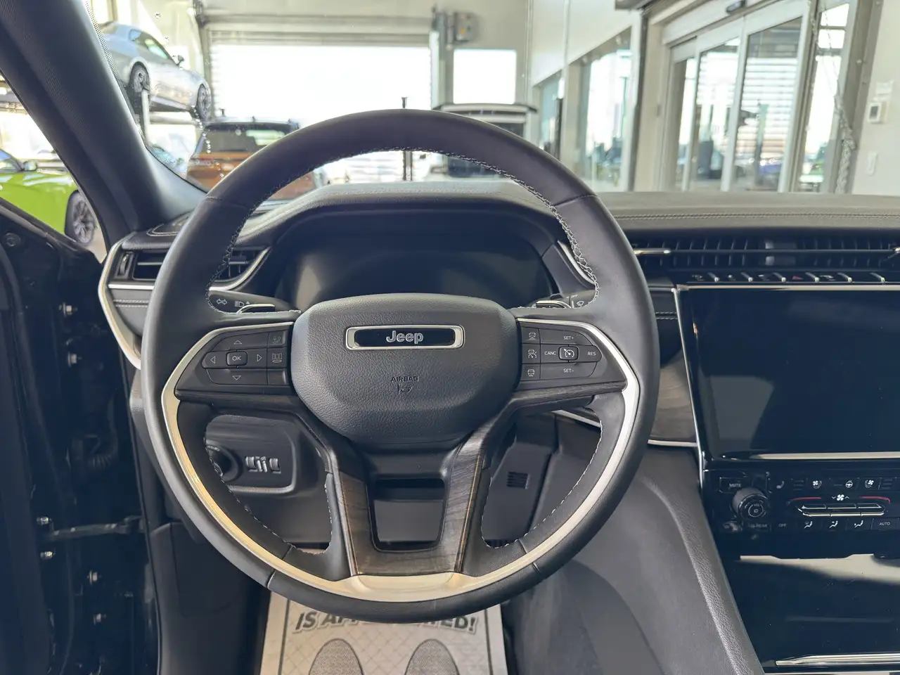 Jeep Grand Cherokee снимка Jeep Grand Cherokee