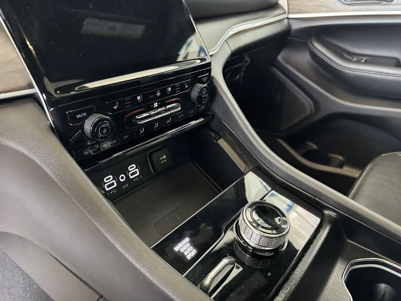 Jeep Grand Cherokee снимка Jeep Grand Cherokee