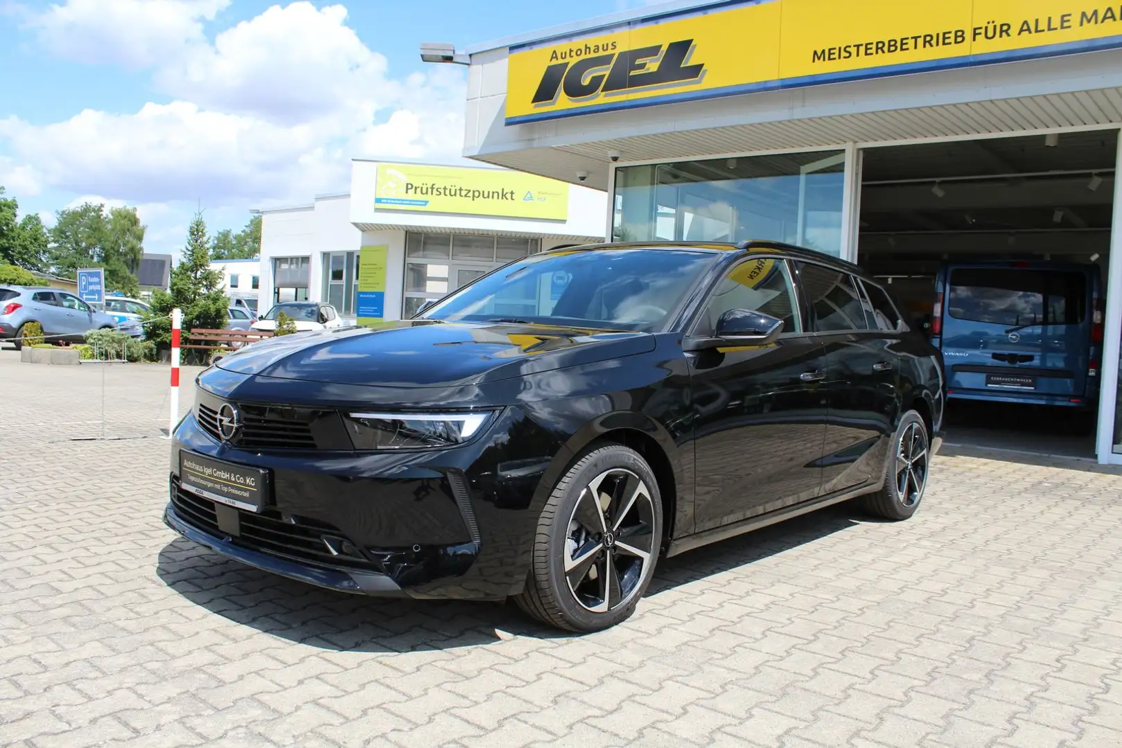 Opel Astra Edition, Sitz-/Lenkradheizung PDC V+H Schwarz - 1