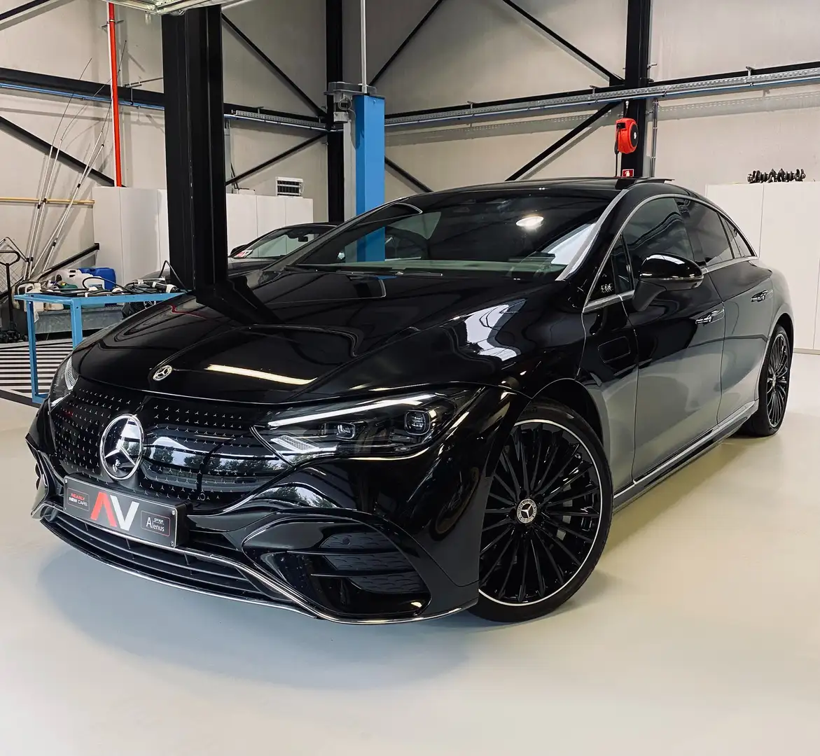 Mercedes-Benz EQE 300 AMG LUCHTVERING HERFST ACTIES tot eind november Zwart - 1