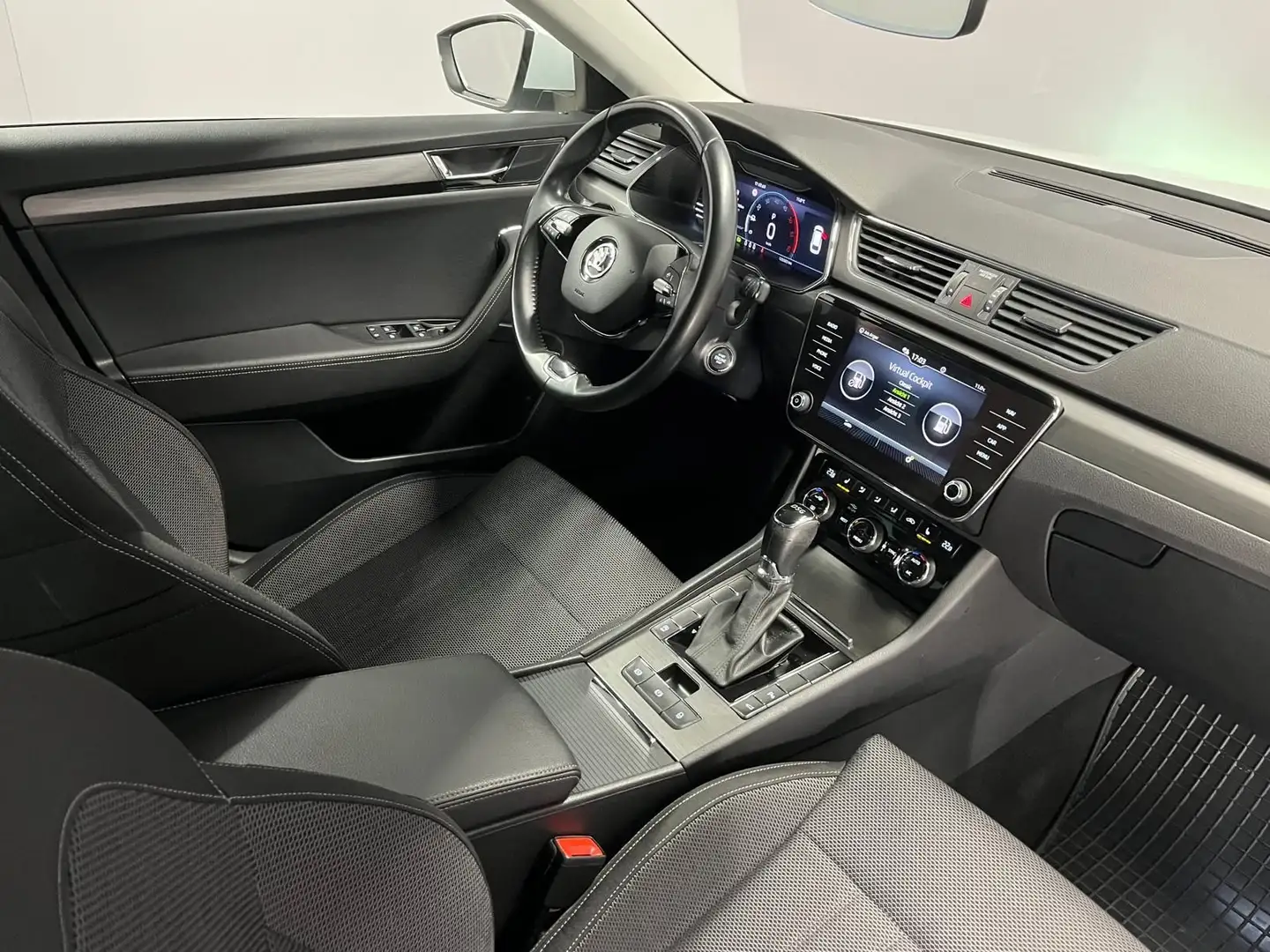 Skoda Superb 2.0 TDI Style Aut.***AHK-schwenkbar*** Weiß - 2