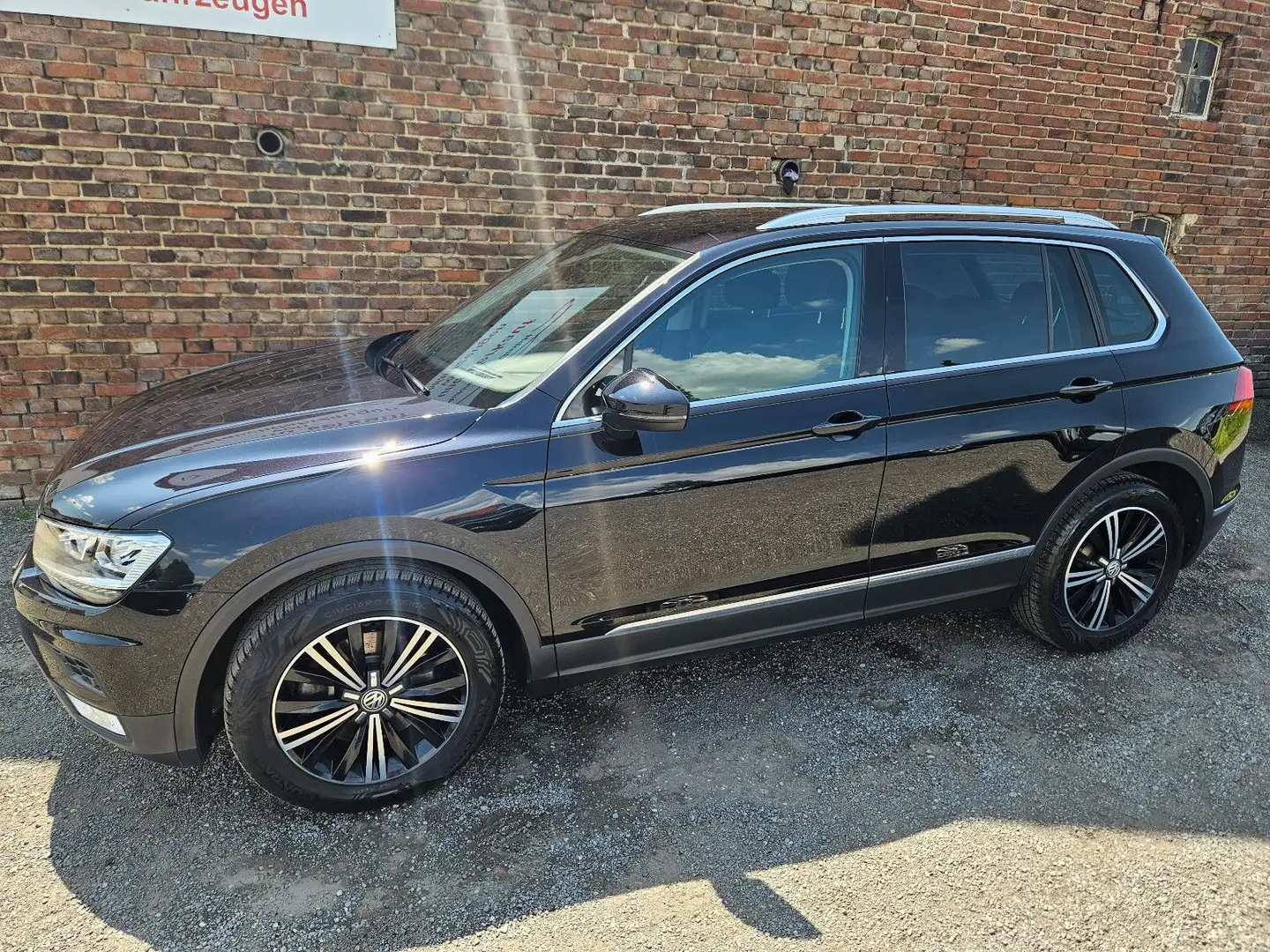 Volkswagen Tiguan 2.0 Highline BMT 4Motion | TüV neu Schwarz - 1