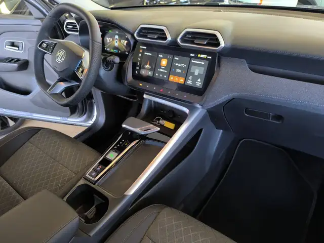 MG ZS view 12