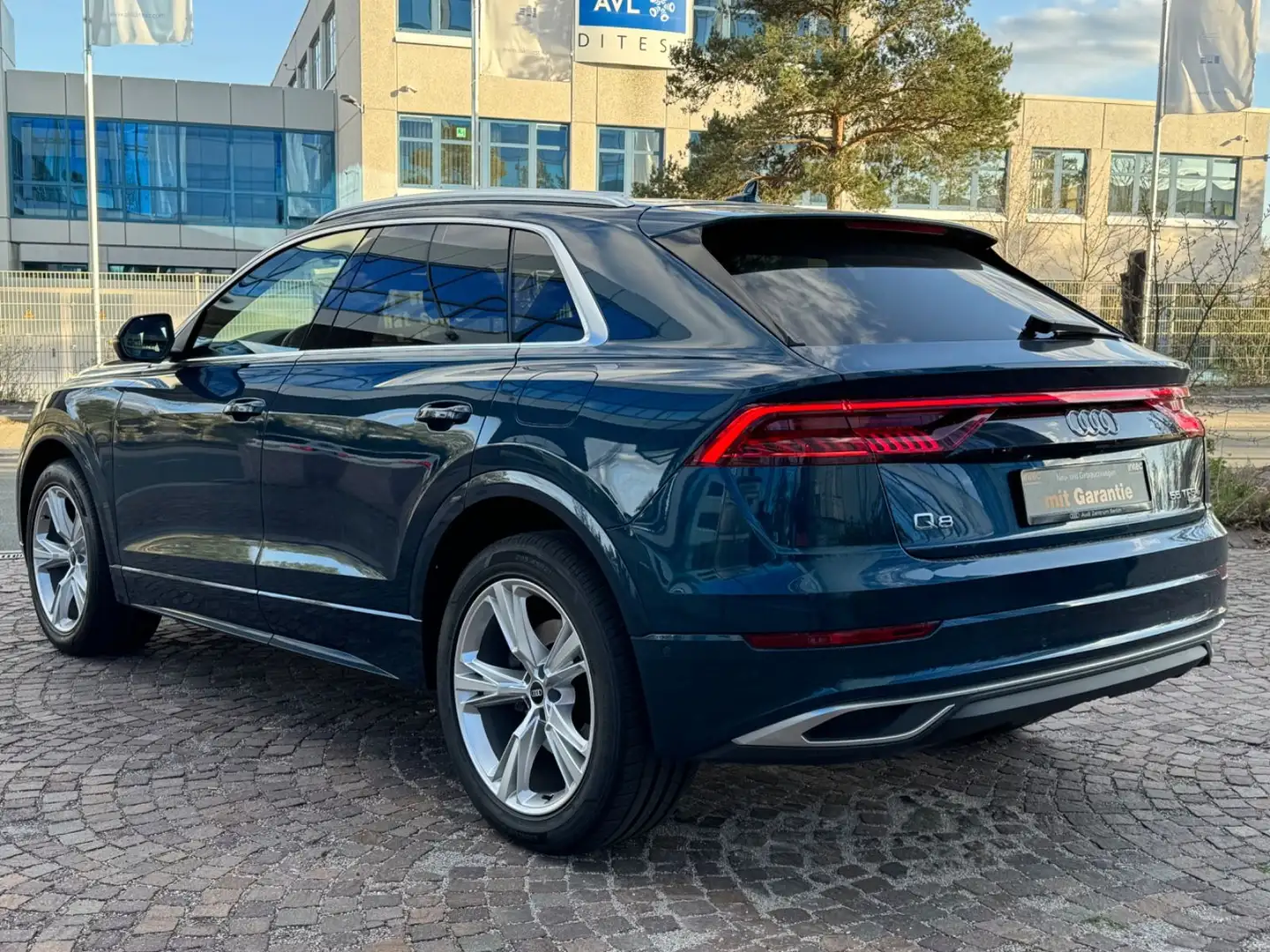 Audi Q8 55 TFSI e quattro 280 KW Plug-in-Hybrid Pano Blau - 1