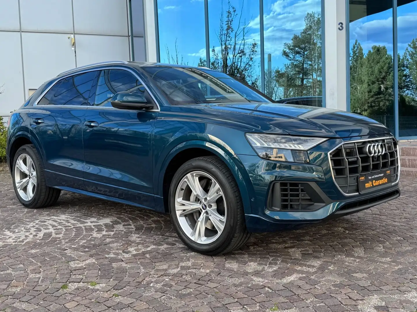 Audi Q8 55 TFSI e quattro 280 KW Plug-in-Hybrid Pano Blau - 2