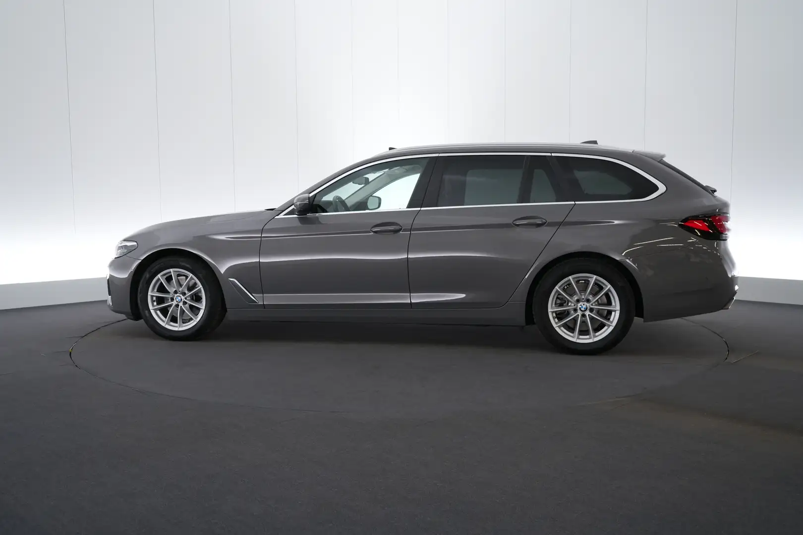 BMW 518 5 Touring 518dA Touring Business LEDER/CUIR LED GP Gris - 2