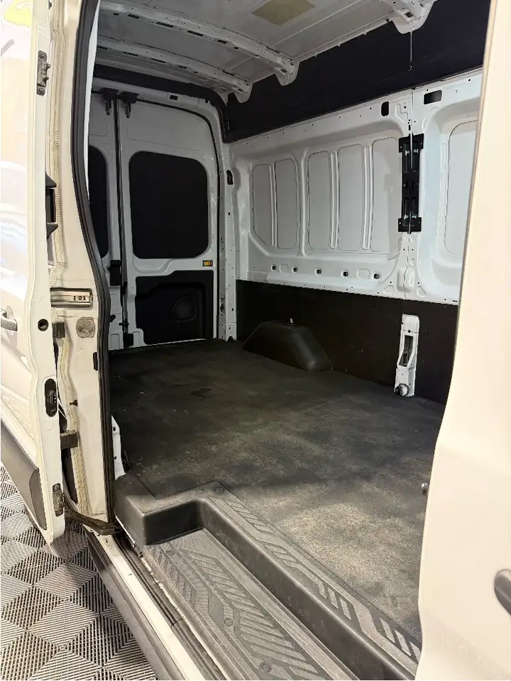 Ford Transit Cargo Van снимка Ford Transit Cargo Van