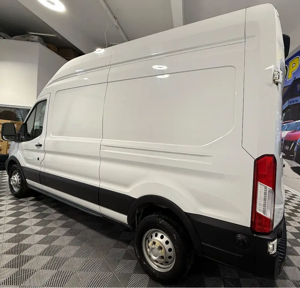 Ford Transit Cargo Van снимка Ford Transit Cargo Van