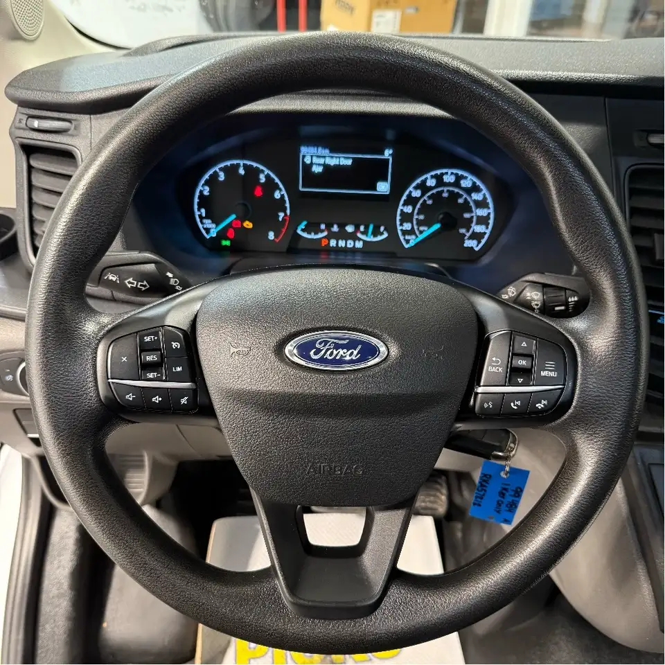 Ford Transit Cargo Van снимка Ford Transit Cargo Van