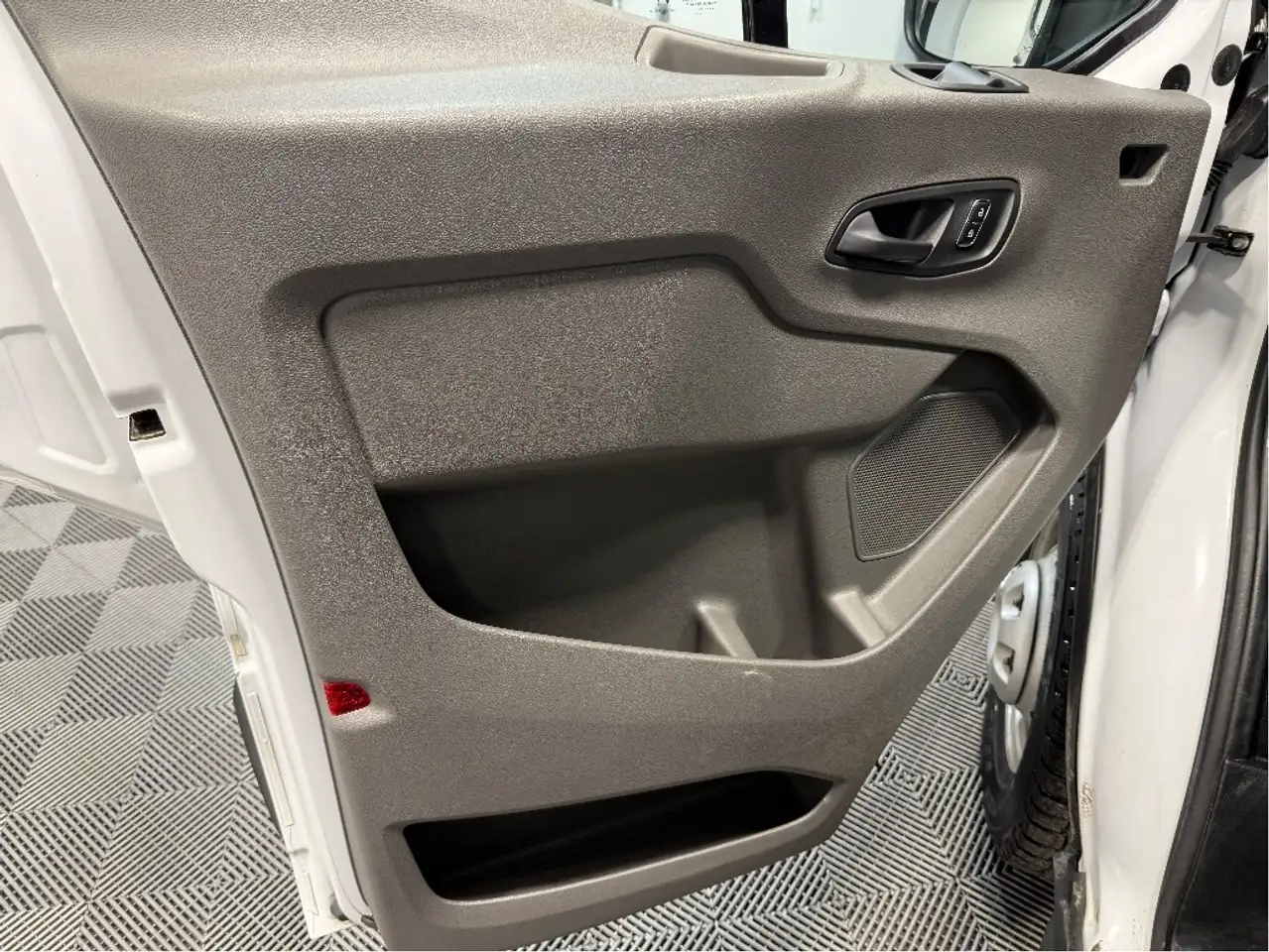 Ford Transit Cargo Van снимка Ford Transit Cargo Van