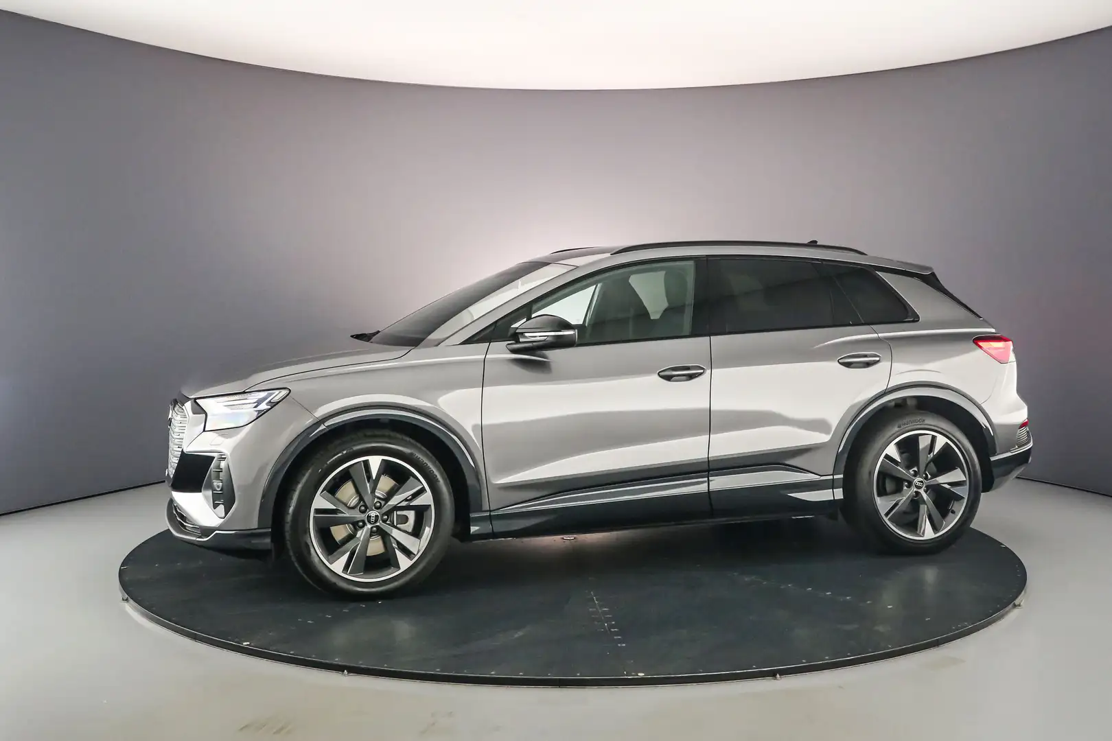 Audi Q4 e-tron 45 e-tron 286pk Advanced edition Gri - 2