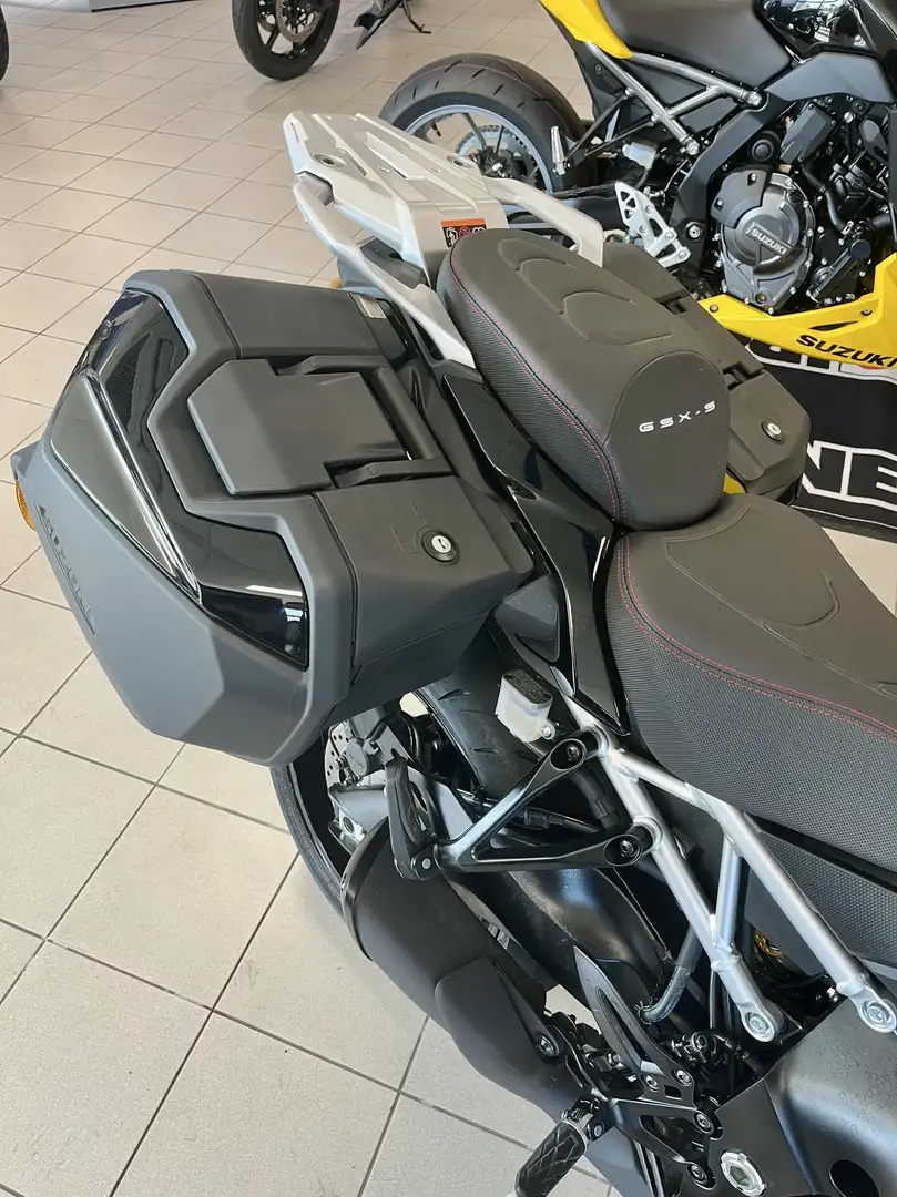 Suzuki GSX-S 1000GX Schwarz - 2