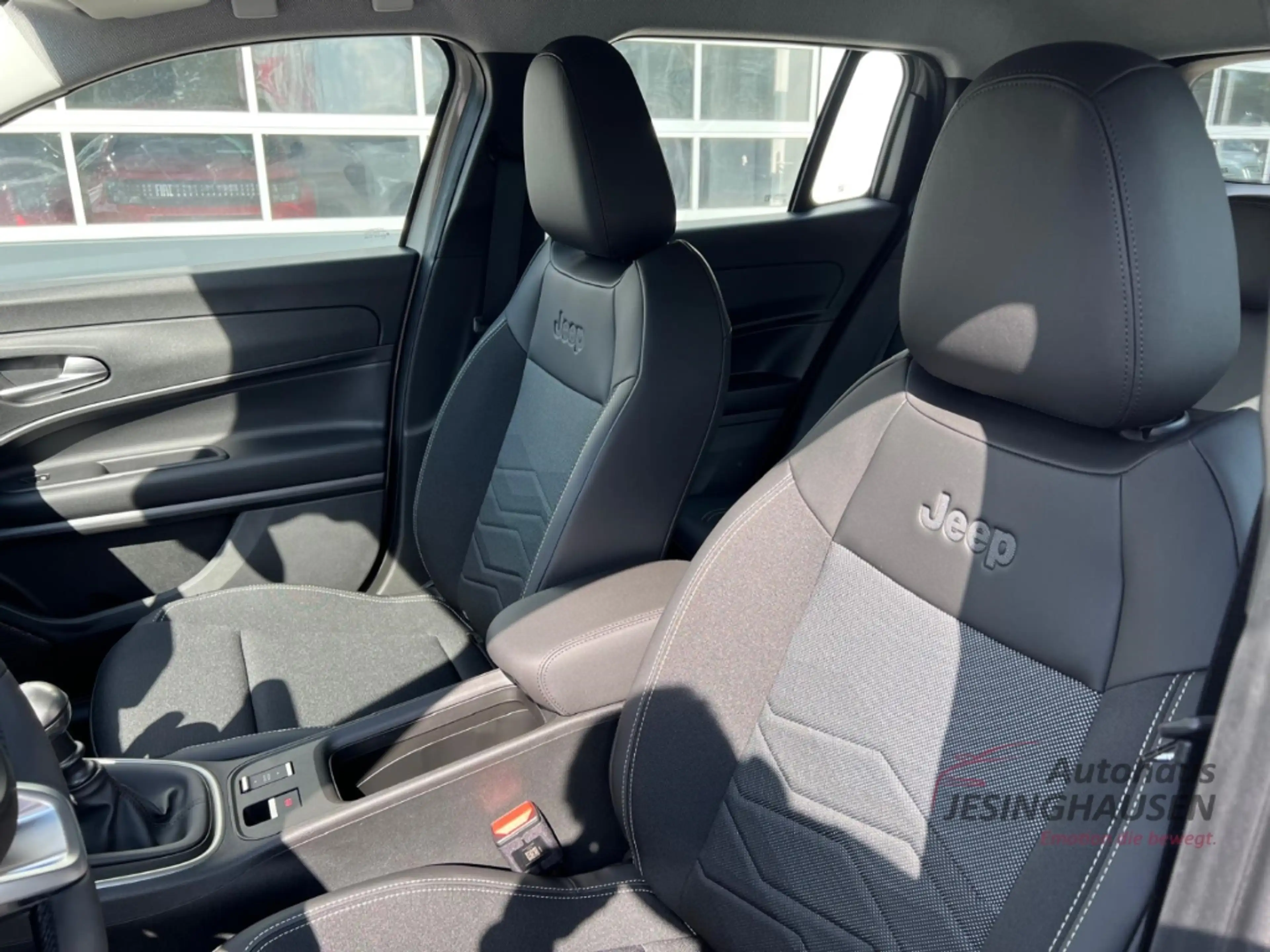 Jeep Avenger Altitude LED Apple CarPlay Android Auto Klimaautom — photo 11