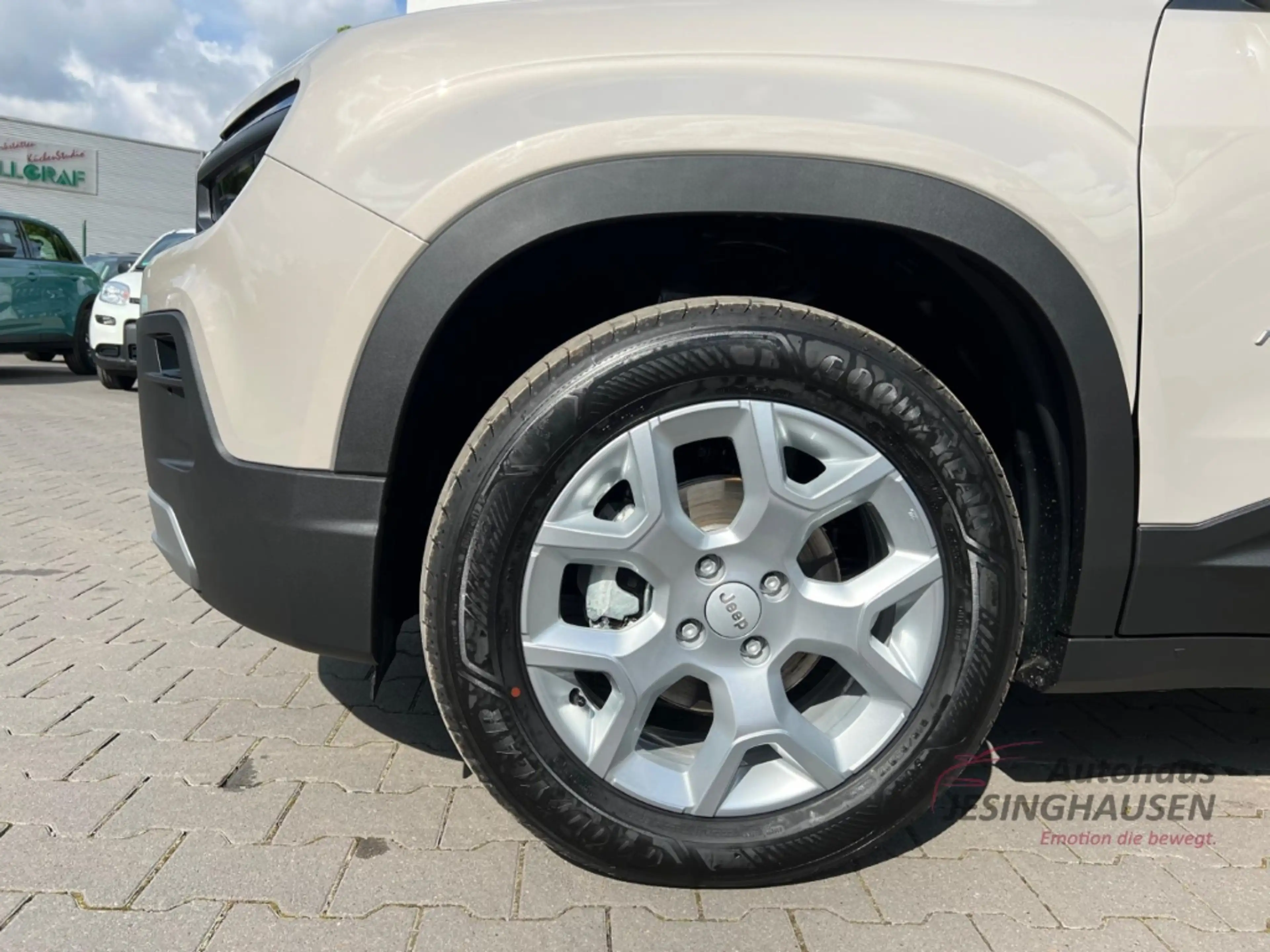 Jeep Avenger Altitude LED Apple CarPlay Android Auto Klimaautom — photo 10
