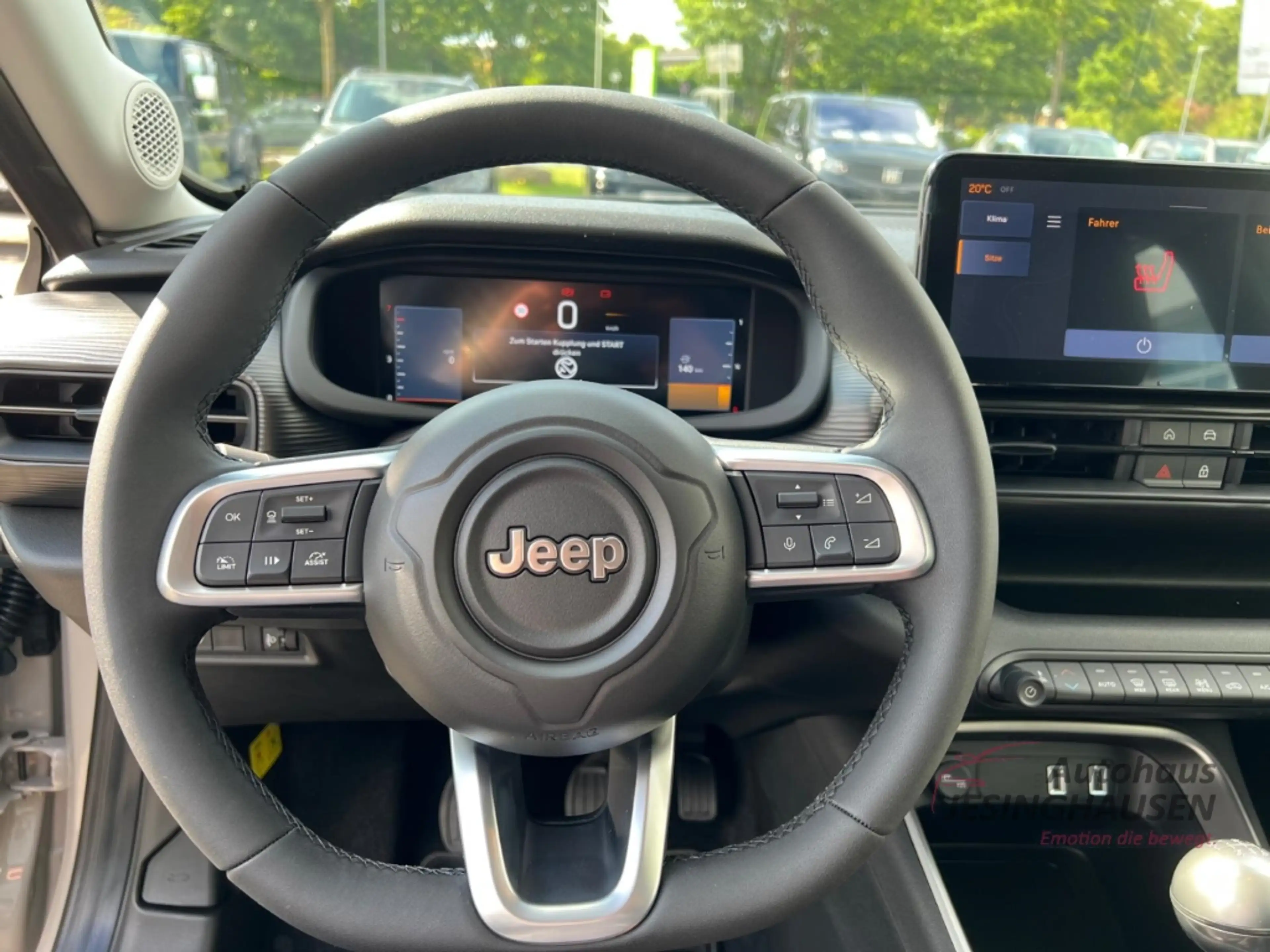 Jeep Avenger Altitude LED Apple CarPlay Android Auto Klimaautom — photo 13