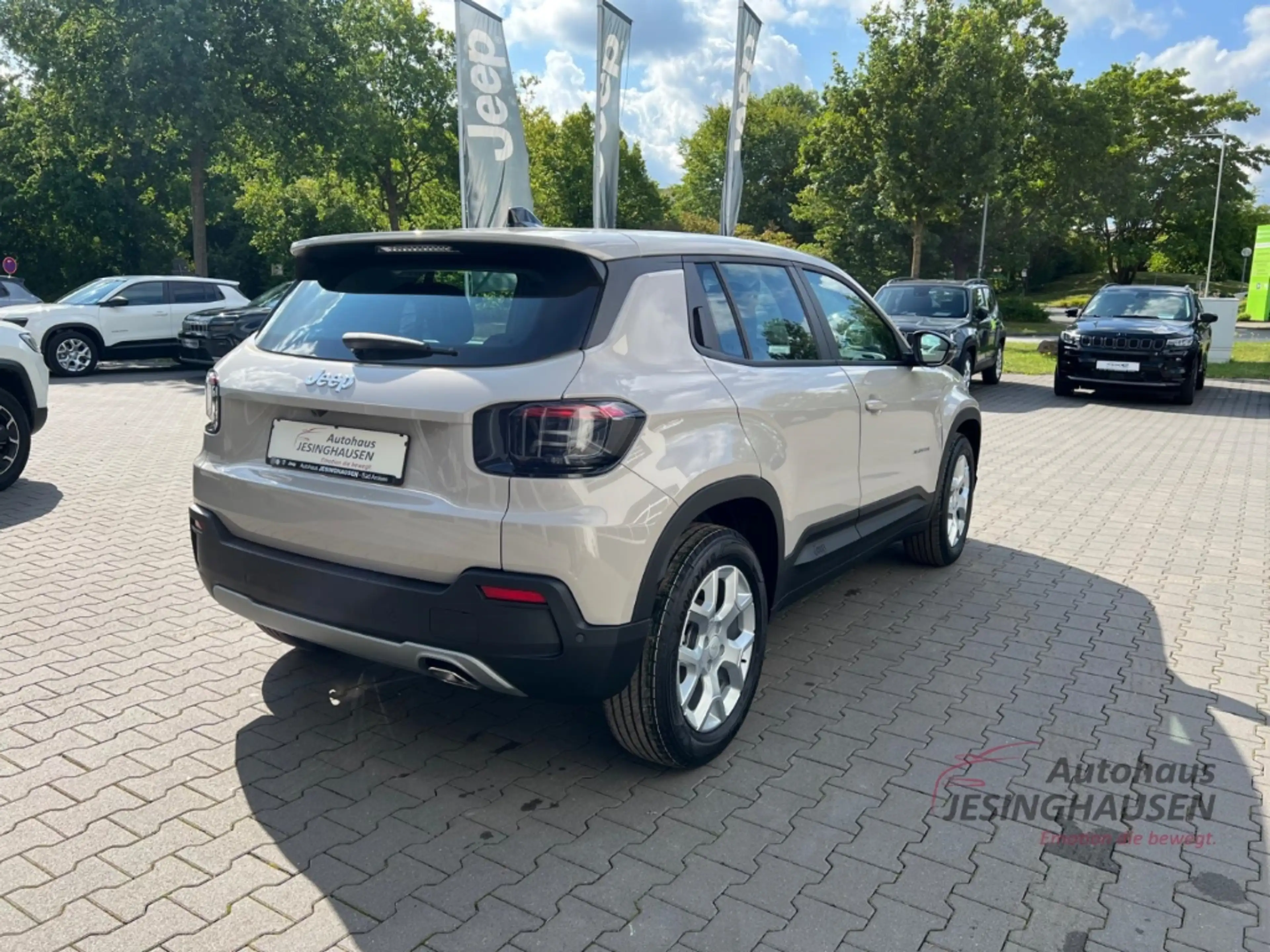 Jeep Avenger Altitude LED Apple CarPlay Android Auto Klimaautom — photo 6