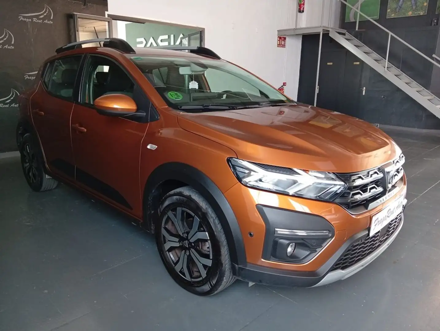 Dacia Sandero Stepway TCe Comfort 67kW Naranja - 2