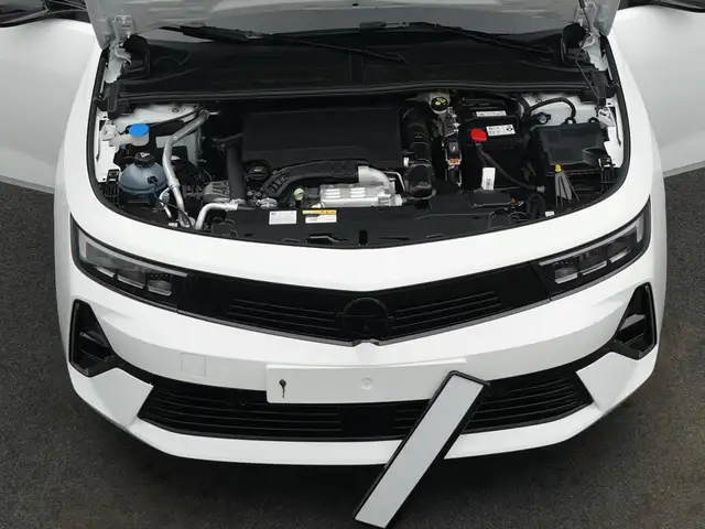 Opel Astra view 8