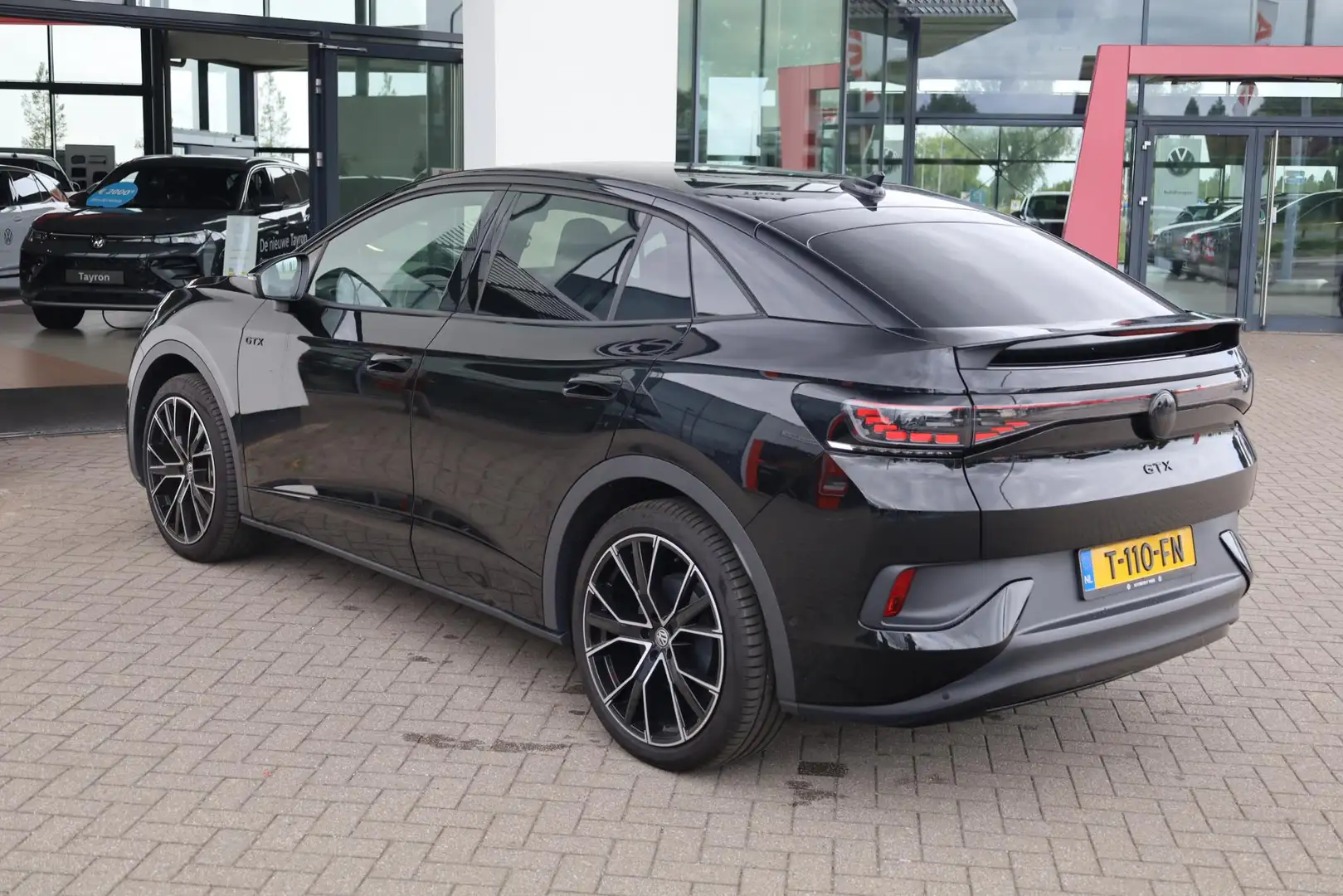 Volkswagen ID.5 GTX 77 kWh 300PK / 220kW, FULL OPTION Wegklapbare Zwart - 2