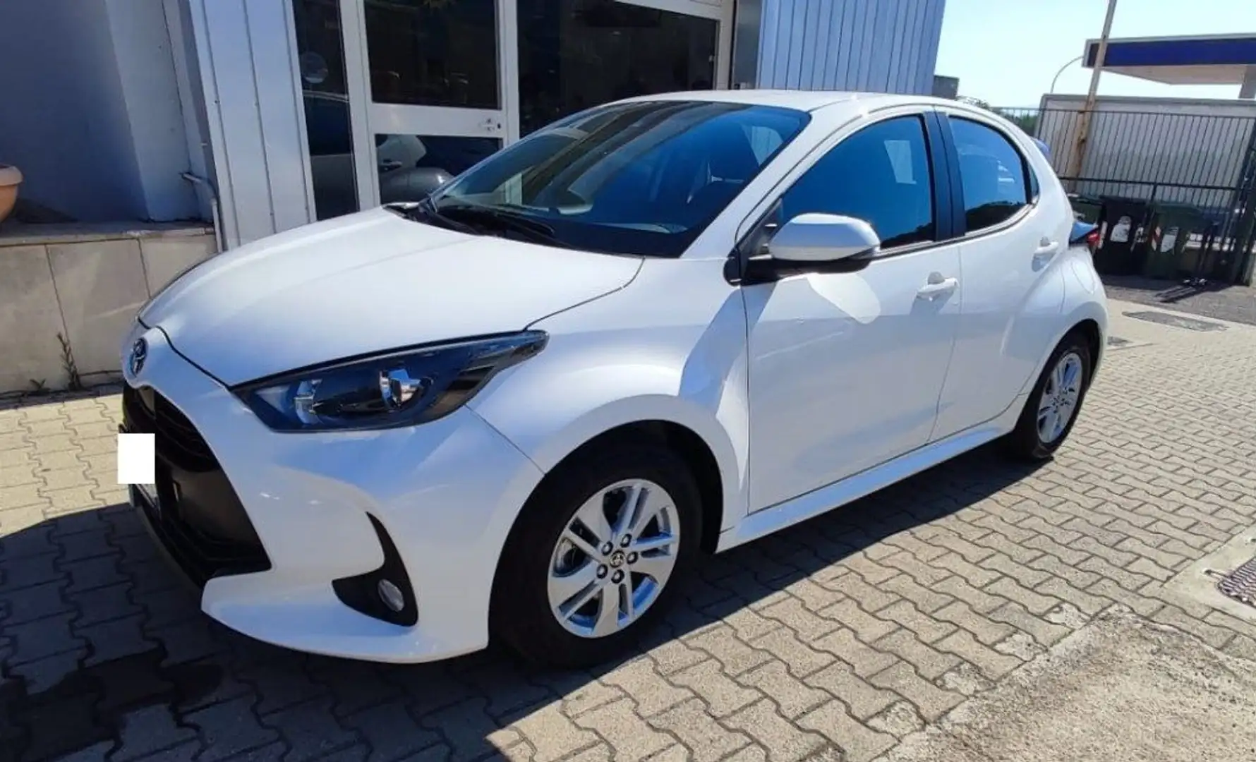 Toyota Yaris 1.5  Hybrid 5 porte Bianco - 2