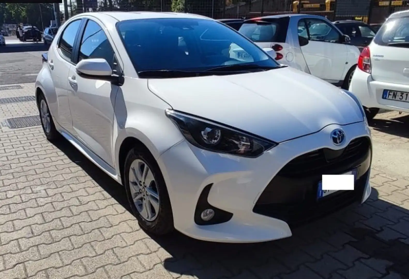 Toyota Yaris 1.5  Hybrid 5 porte Bianco - 1