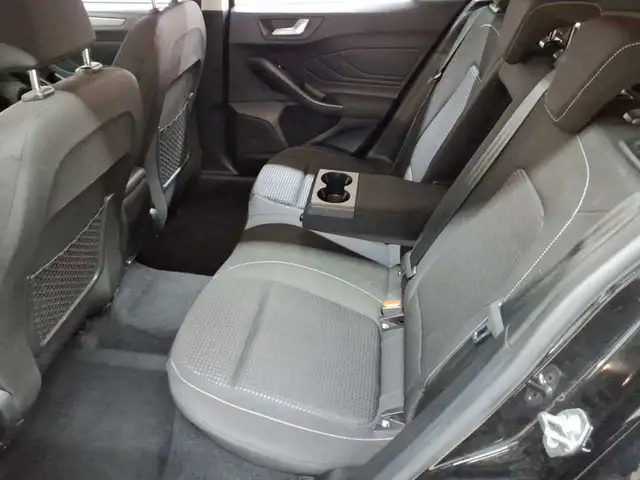 Ford Focus view 13