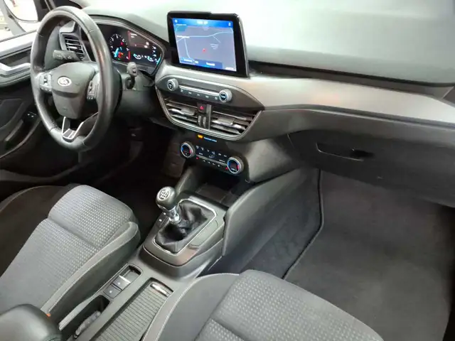 Ford Focus view 9