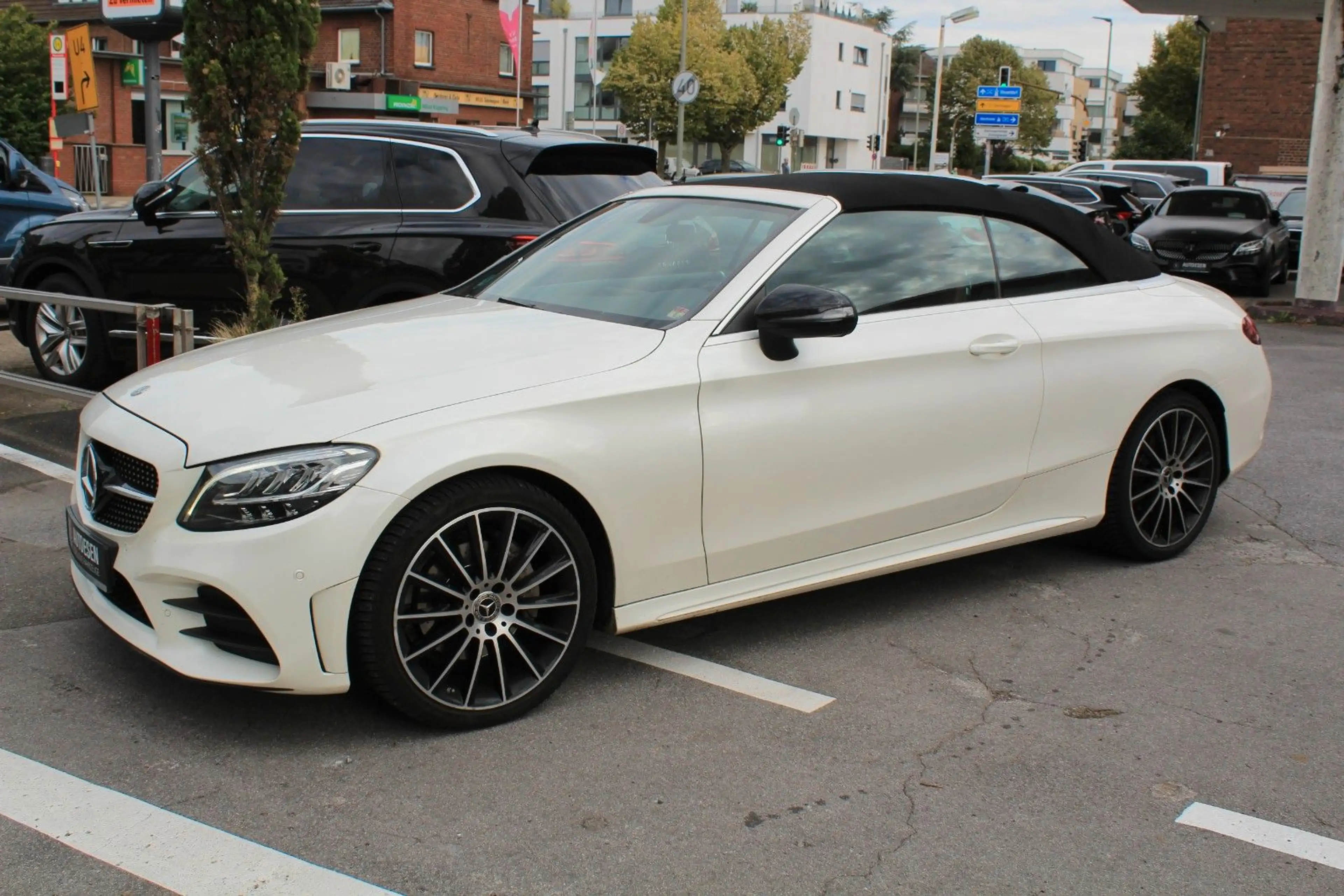 Mercedes-Benz C 200 +AMG LINE+NIGT PAKET+BURMESTER+KAMERA+TOP